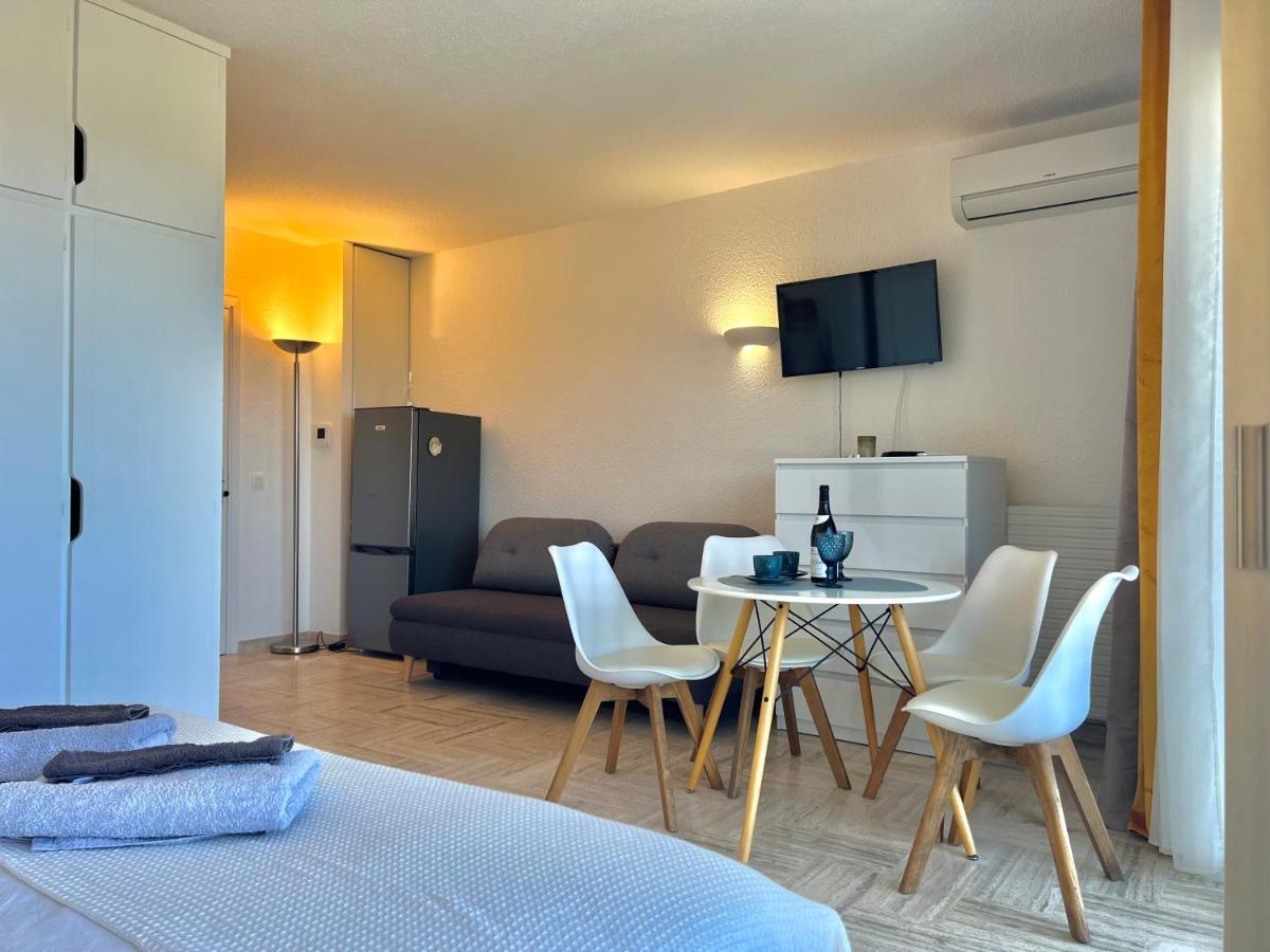 My Resid Appart Cannes Marina Vue Mer Манделю-ла-Напул Екстериор снимка